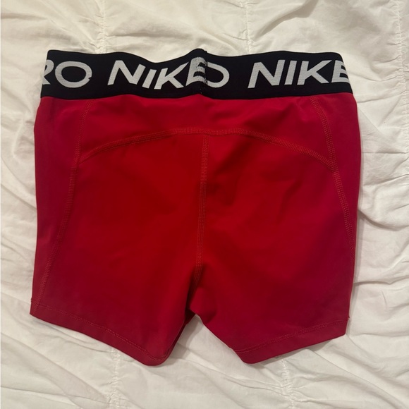 Nike Women’s Pro - Picture 2 of 2